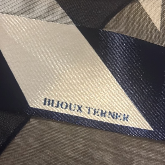 Scarf - Picture 5 of 6